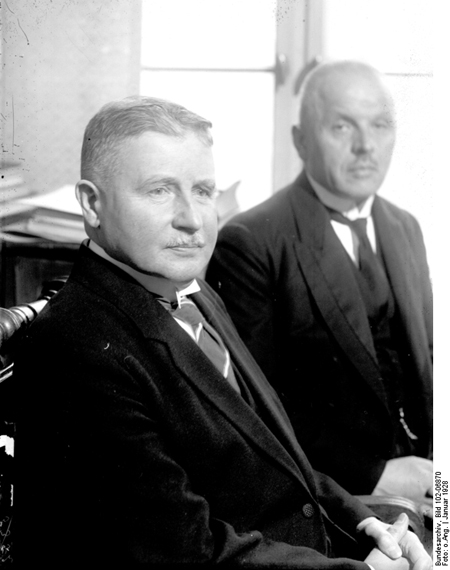 Der neue Reichswehrminster Wilhelm Groener (links) mit seinem Vorgänger Otto Gessler (Januar 1928)